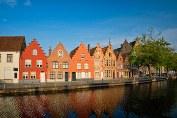 Obraz premium Typical Belgian cityscape Europe tourism concept - canal and old houses on sunset. Bruges (Brugge), Belgium