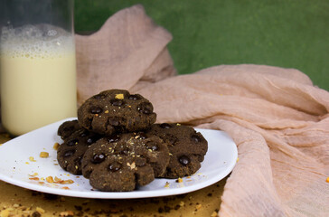 cookies with chocolate granules served with a glass of milk are very appropriate served as morning snacks, have a lot of protein, carbohydrates as well as sugar as an energy supply