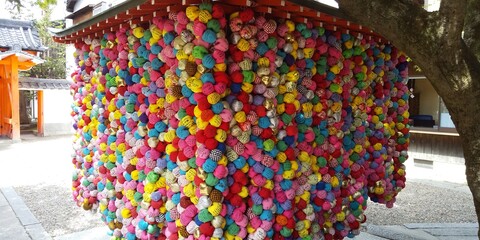 八坂庚申堂　融通尊 カラフルなくくり猿