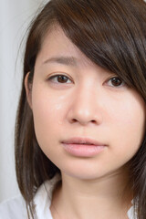 Fototapeta premium 泣き顔の若い女性