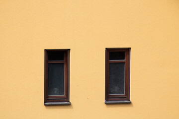 Fototapeta na wymiar old yellow window