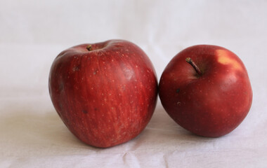 red apples on the table
