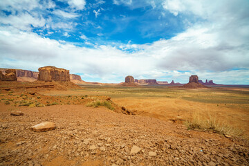 the scenic drive in the monument valley, usa