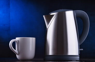 Stainless steel electric cordless kettle of one litre capacity
