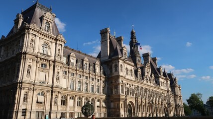 Fototapeta na wymiar Hôtel de ville / mairie de Paris, vue d’ensemble de sa façade principale (France)