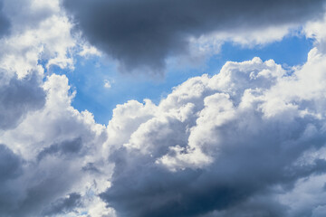 Obraz premium Blue sky background with clouds