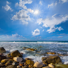 Fototapeta na wymiar stony rocky sea coast under a sparkle sun