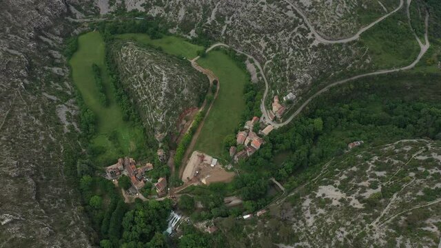 Vue a&eacute;rienne par drone du Cirque de Navacelles, France