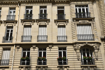 Fototapeta premium Immeuble de caractère à Paris, France
