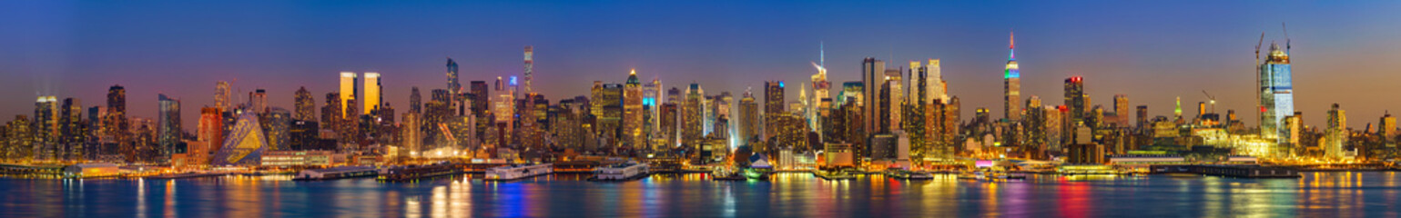 Fototapeta na wymiar Panoramic view on Manhattan at night, New York, USA