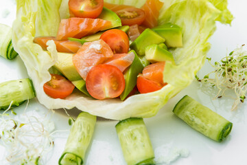 Leaf vegetable salad with smoked salmon