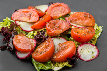 tomato salad with basil, black pepper and garlic