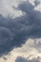 Dramatischer Himmel mit Wolken