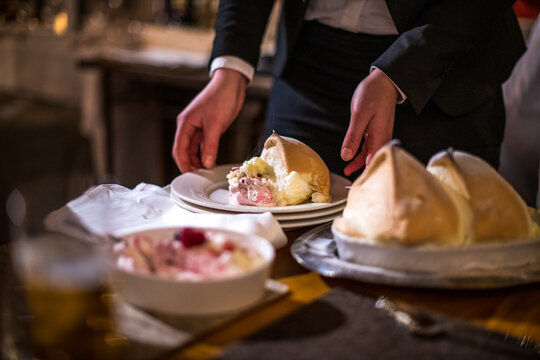 Salzburger Nockerl traditionelle S&uuml;&szlig;speise in Salzburg &Ouml;sterreich wird serviert