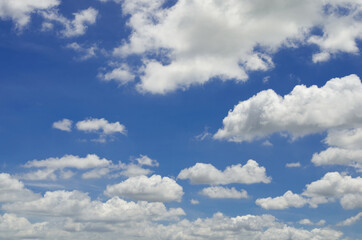 Naklejka na ściany i meble blue sky and white fluffy cloud horizon outdoor for background.