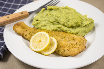 filet de poisson meunière et purée de légumes verts