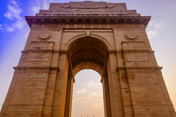 Obraz premium India Gate or All India War Memorial at New Delhi is a triumphal arch architectural style memorial designed by Sir Edwin Lutyens to 82,000 soldiers of the Indian Army who died in the First World War.
