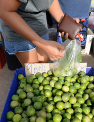 Housewives are choosing green lemons