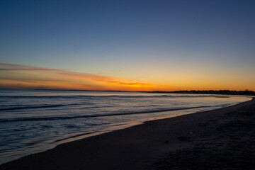 Fototapeta na wymiar gullbranna strand solnedgång