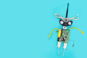 A metal robot and an electronic board that can be programmed