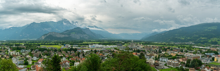 Fototapeta premium Panoramiczny widok na Sargans w Szwajcarii