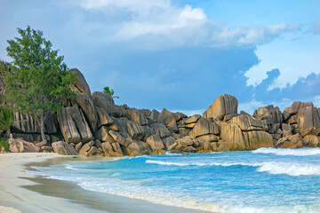Fototapeta na wymiar granite rocks on the Seychelles island in the ocean