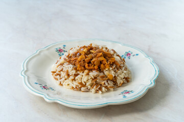 Lebanese Mujadara Rice and Lentils Pilaf with Vermicelli / Pilav.