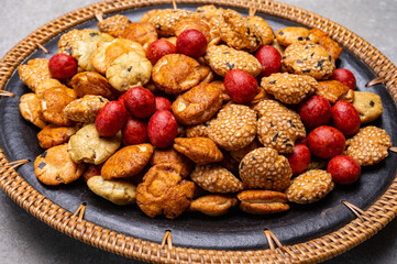 Tasty asian vegetarian appetizer, crunchy rice en peanuts snacks from Japan