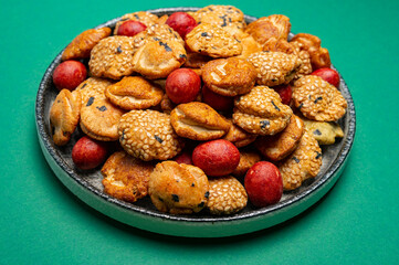 Tasty asian vegetarian appetizer, crunchy rice en peanuts snacks from Japan