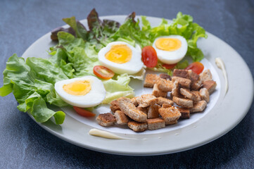 Healthy food that consists of complete nutrients from vegetables, meat and healthy ingredients. Ideas about eating for good health among modern people of the new normal life