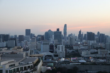 Fototapeta na wymiar Coucher de soleil sur le centre ville de Bangkok, Thaïlande
