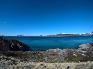 Obraz premium beautiful sea and mountain landscape in northern norway in early spring