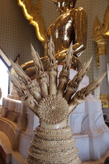 Décoration d'un temple à Bangkok, Thaïlande	