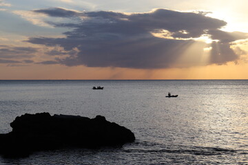 Fototapeta premium Coucher de soleil sur la mer à Koh Lanta, Thaïlande