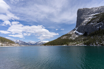 Fototapeta premium Alpine scenery from Canadian Rockies, lake and mountain shot at Kananaskis, Alberta, Canada