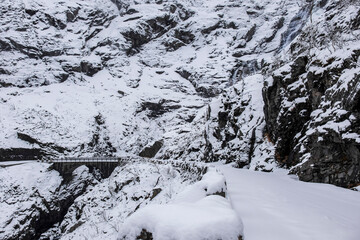 Fototapeta na wymiar stunningly beautiful winter view of Norwegian road