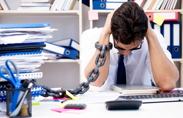 Employee attached and chained to his desk with chain