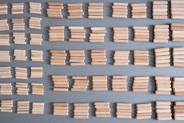 Dübel geordnet zu 5 Stück