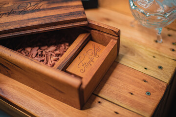 wooden case for wooden usb flashdrive, along with wooden usb flash drive