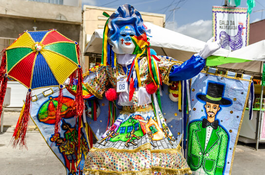 Carnaval com pessoas mascaradas que s&atilde;o chamadas de "Papagangus" na cidade de Bezerros, Pernambucano, Brasil, Fevereiro de 2020