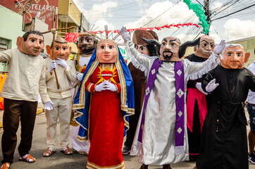 Carnaval com pessoas mascaradas que são chamadas de "Papagangus" na cidade de Bezerros, Pernambucano, Brasil, Fevereiro de 2020