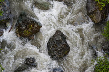 Reißende Fluten eines Wildbachs