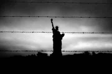 statue liberté ciel contre jour