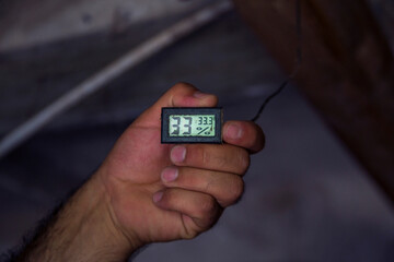 autdoor termometr in man hand