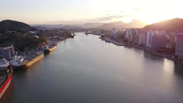 Ba&iacute;a de Vit&oacute;ria, Ep&iacute;rito Santo, Brasil.
Flying over Vit&oacute;ria bay by the sunset.