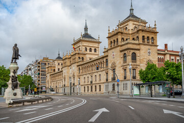 Fototapeta na wymiar edificio de caballería museo militar en Valladolid España Europa 