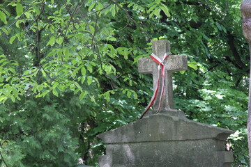 tomb, white and red flag, polish flag