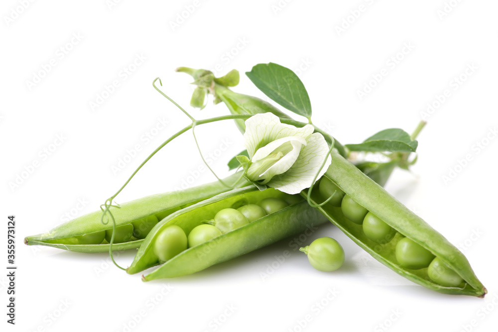 Wall mural Green peas on a white background