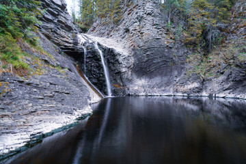 Wodospad Hogfallet w województwie Innlandet w okolicy Gjovik w Norwegii © Dreamnordno