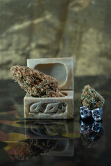 Flor de cannabis, cogollo de marihuana, legalizar, reflejos cristal, horizontal, fondo de pantalla, anillo de plata.